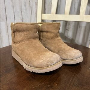 UGG KRISTIN CHESTNUT SHEARLING SUEDE BOOT US 2/ EU 32/ UK 1